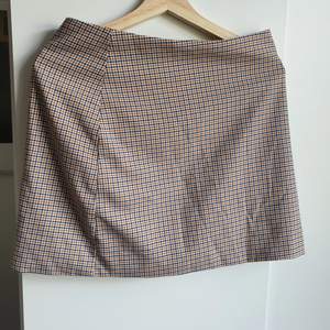 Så fin kjol från Monki i storlek 38. Har tyvärr blivit för liten för mig. Hittar inget att anmärka på. Frakt tillkommer 