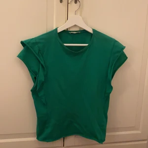Tröja från Zara - Grön topp från Zara i mycket bra skick  
