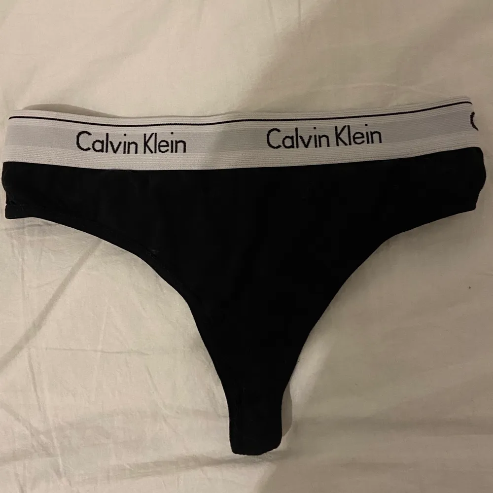Nya Calvin Klein String trosor 🤎 KÖP DIREKT för 90 inkl frakt eller bud från 80 inkl frakt 🐻 skriv privat till mig. Accessoarer.