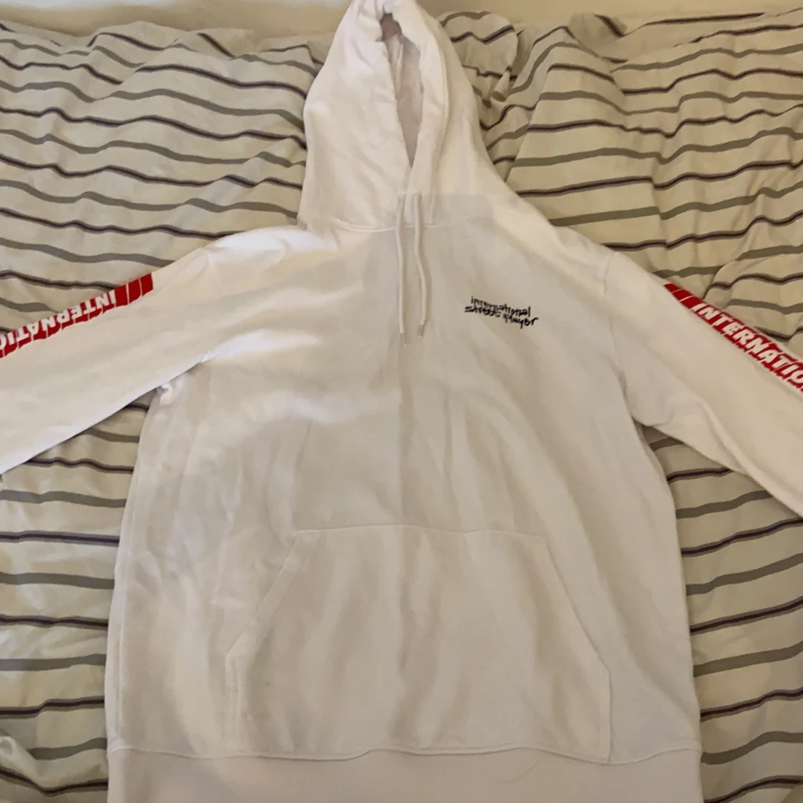 Vit oversized hoodie i storlek M!