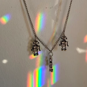 Halsband - Gulligt halsband med små berlocker💞 Priset är inklusive frakt!