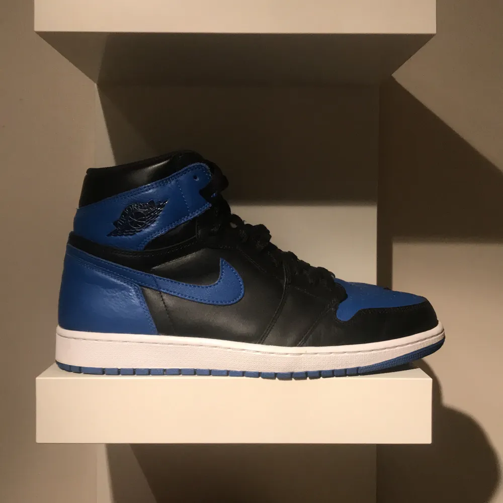 Nike air jordan 1 royal blue                                                Size EU 47/ US 13                                                                Bra condition                                                                   Köpta från stockX . Skor.