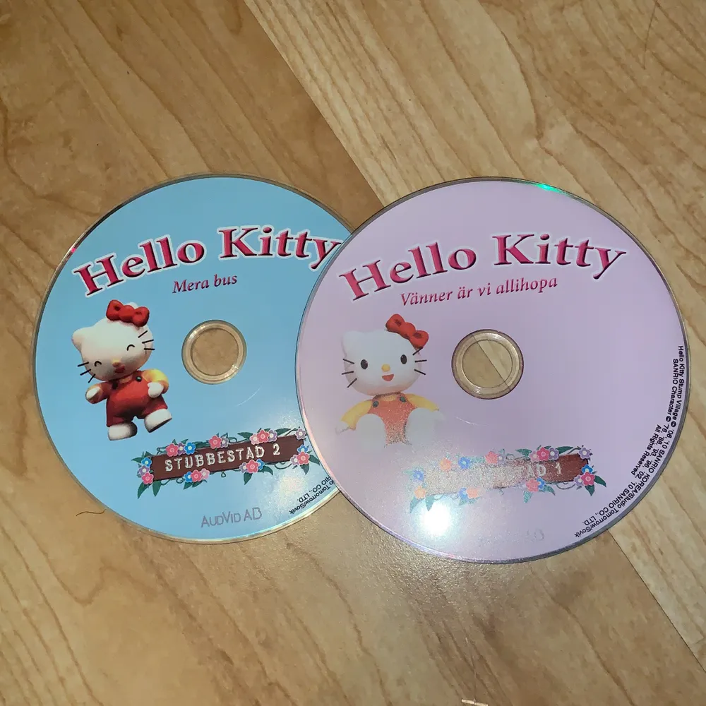 Säljer två hello Kitty cd skivor 10kr/st+frakt . Övrigt.