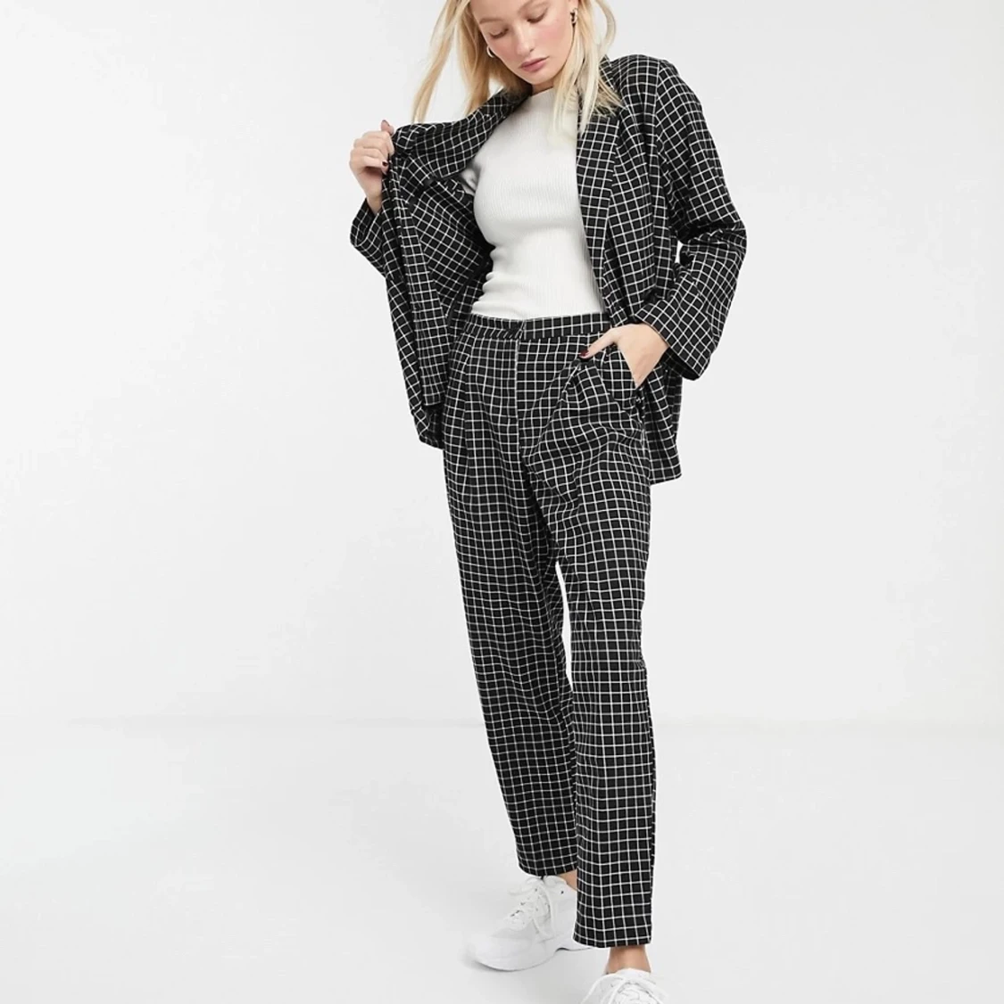 Rutiga byxor från monki strl 34