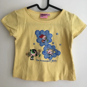 Söt t-shirt  - Power puff pinglorna 🤍, storlek S