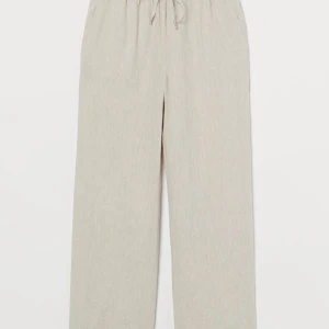 Linnebyxor hm - Fina linnebyxor från HM, säljer då de är lite för stora, köparen står för frakten👍🏼