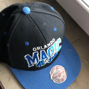 Orlando magic keps! Helt ny! 120kr + frakt!  Många är intresserade, BUDGIVNING 250kr+frakt! Buda i chatten och konfirmera gärna med mig! BUDGIVNING AVSLUTAS IDAG 20:00