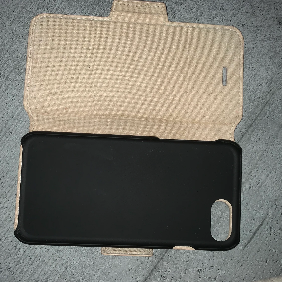 Säljer detta ljust rosa  magnetiska skal från ideal of sweden  - 90