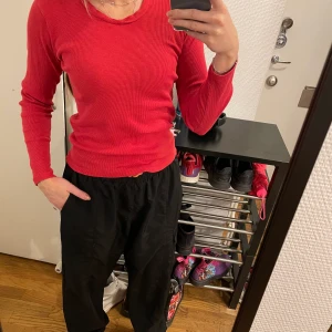 HOPE långärmad tröja  - Långärmad tröja från HOPE. Storlek: EUR 34 / US 4 / XS. Style: Rita Top. Material: 100% bomull.  Varan är i fint skick! 