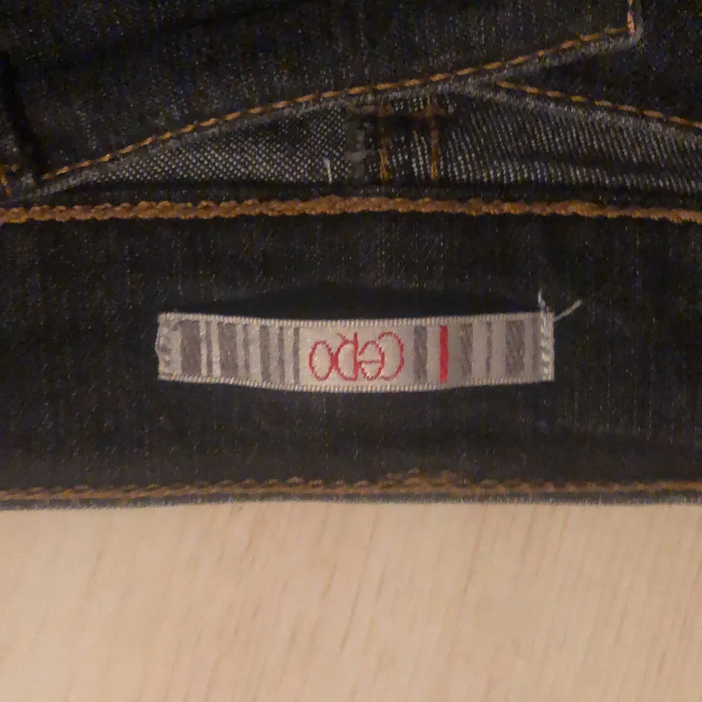 Trendiga svarta baggy jeans, knappt använda. Köpte secondhand för 260 kr. Kan mötas upp i Trollhättan. Köparen står för frakten!💕. Jeans & Byxor.