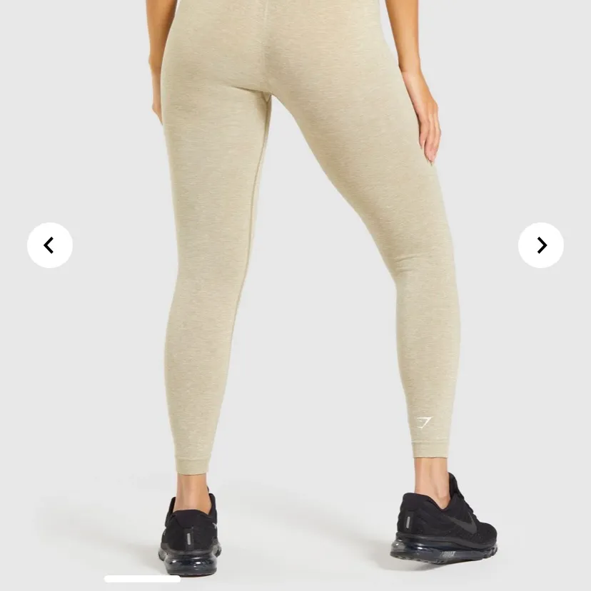 Säljer mina gymshark adapter marl seamless leggings i färgen beige i storlek M efter som dom är försmå för mig❤️ skulle säga att dom är lite små i storleken, använda ett fåtal gånger. Övrigt.