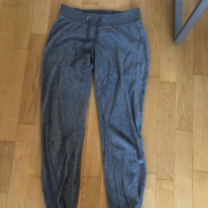 Mjukis byxor  - Ett par vanliga mjukisbyxor från Cubus.