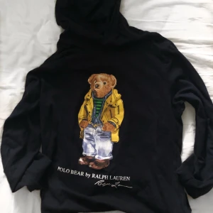 Polo Bear by Ralph Lauren - Säljer min fina polo bear by ralph lauren hoodie! Aldrig använd💖 BUDGIVNING. HÖGSTA BUD: 245+frakt