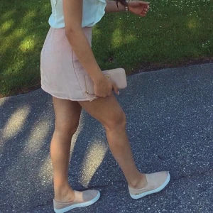 Mocka kjol - Ljusrosa mocka kjol med knappar, storlek 34 från hm💘 60kr + frakt (42kr)