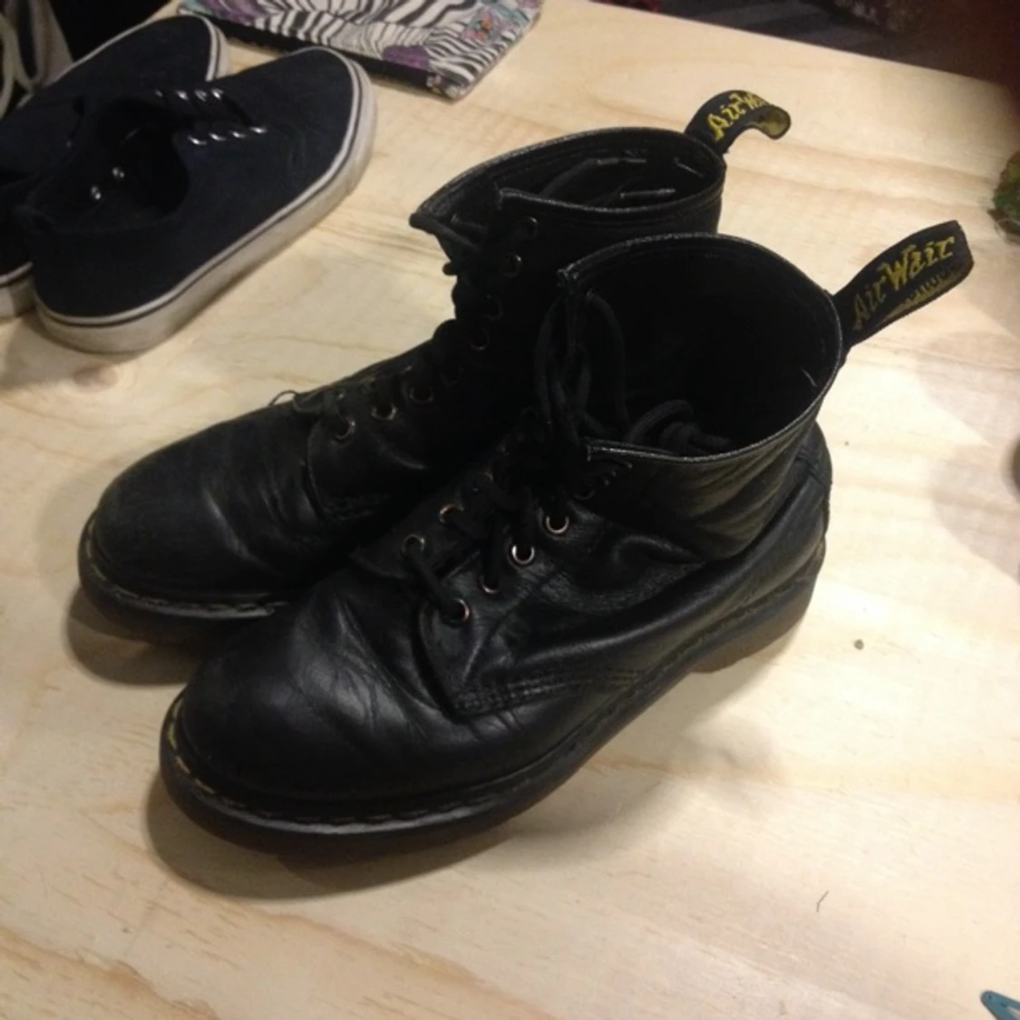 Dr martens, 6 hål, mjukt skinn i bra skick! 