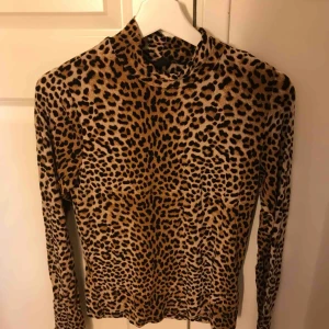  - Så snygg tröja från Gina, i jätte mjukt material. Köparen står för frakten 🥰