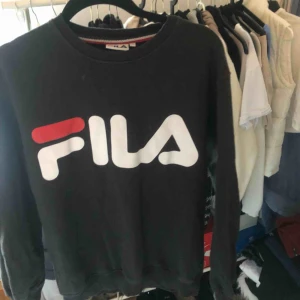  - Säljer en fila sweatshirt i storlek XS. Köparen står för frakten!