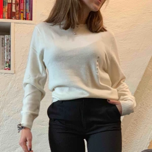  - Ny cashmere tröja från uniqlo. 100% cashmere. Köpt för 999kr