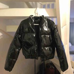  - Säljer en supercool vinterjacka i storlek 36, hör av dig om du är intresserad🥰🥰 
