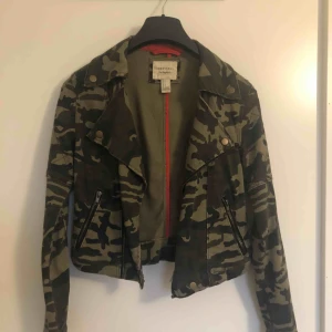  - En militär jacka från Forsberg 21 stretchig och sitter super fint 