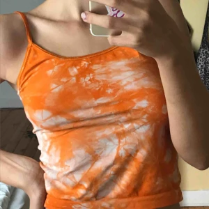  - Trendigt tie-dye linne köpt på humana. Skit snyggt men kommer aldrig till använding, skulle säga att det är en S, men väldigt stretchigt! 💞