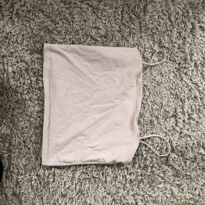  - Linne från Gina tricot, nypris 100kr jag säljer den för 40kr! 