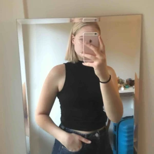  - Turtleneck linne. Stretchig och bekväm. 