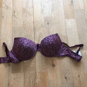  - Aldrig använd bh med prislapp kvar