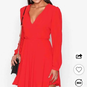  - Klänning köpt från Nelly.com använd ca 2 gånger men för liten för mig. 200kr + frakt. 