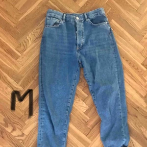  - Jeans från bikbok, höga 80kr + frakt 