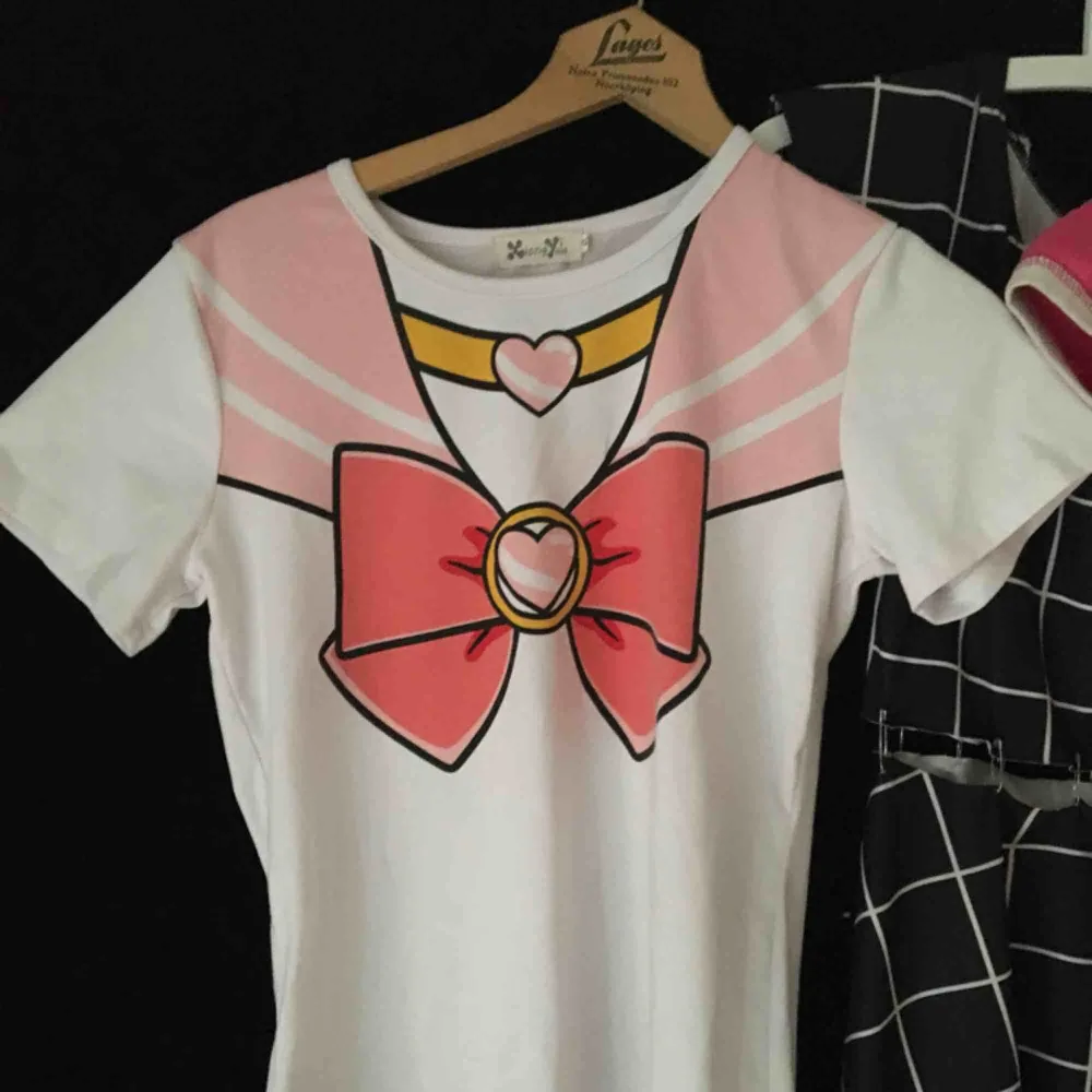 Sailor moon tröja . T-shirts.