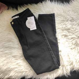 Svarta jeans från na-kd, liten i storleken, köparen betalar frakten :)