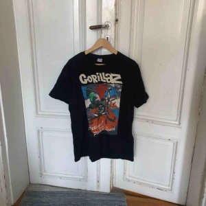  - Gorillaz - Kan hämtas i Uppsala eller skickas mot fraktkostnad 