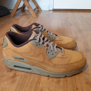  - Helt oanvända airmax i riktig mocka! Köpta för 1599 :- 