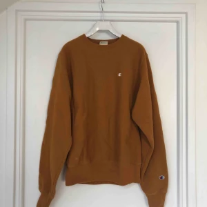  - En orange(ish) champion sweater! Fint skick och använd kanske 3ggr✨