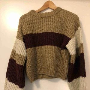  - Stickad tröja från NAKD med ballong ärmar