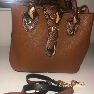  - Fin handväska helt ny