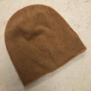  - Beige mössa från H&M i Kashmir. Helt perfekt skick