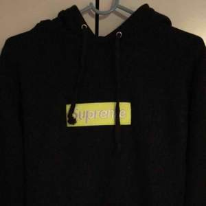 Supreme hoodie, storlek medium  Meetup i Stockholm/Nacka eller köpare står för frakt 