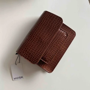  - Oanvänd väska från hvisk. Köparen står för frakt 63kr spårbart :) 