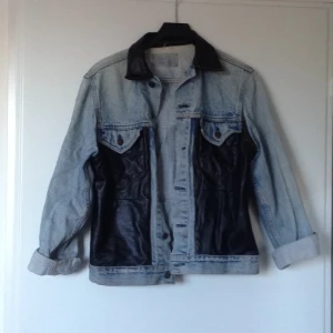  - Jeansjacka Levis inhandlad på beyond retro, nypris: 659:-