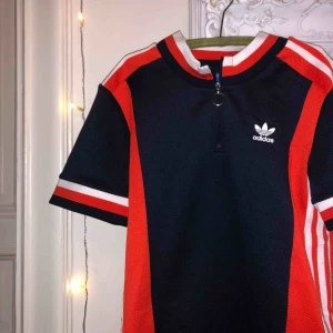  - säljer min adidaströja! möter upp i Uppsala,   annars står köparen för frakten💕💖 