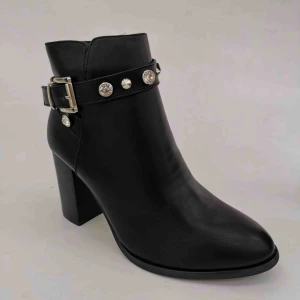  - helt nya vinterskor, är oanvända 