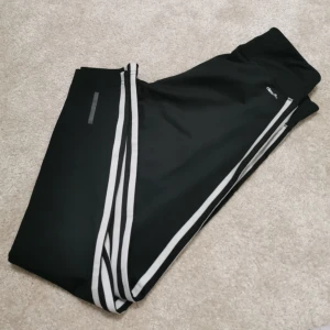  - nyskick, knappt använda tränings tights från adidas. 