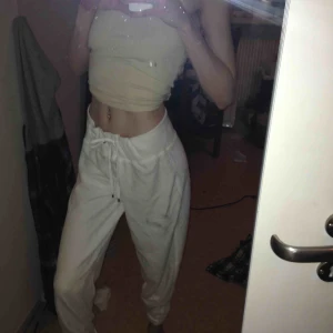  - Vita supermysiga mjukisbyxor från Cubus i stl xs💓 Endast testade två gånger, annars är de helt oanvända! Frakt 12kr🌹