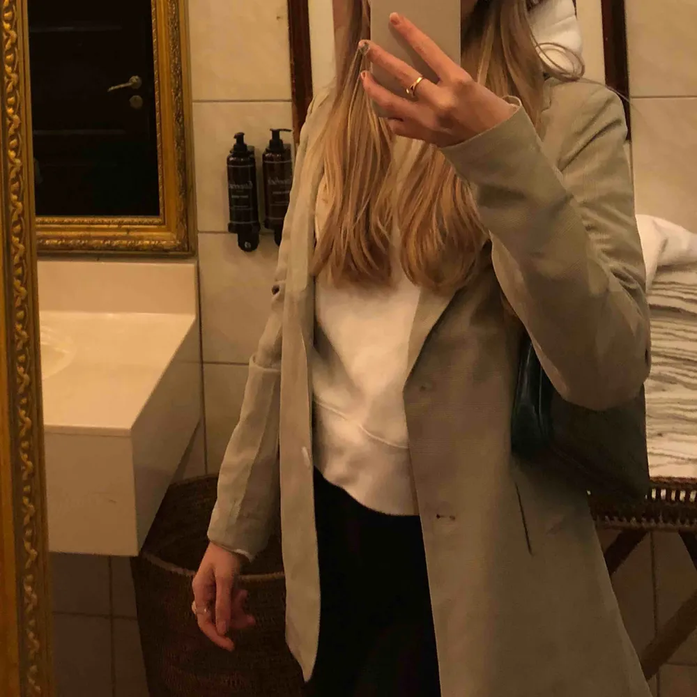 Helt ny beige / grå rutig blazer från Nakd Bara använder bilden- prislapp kvar Köpt för 599kr. Kostymer.