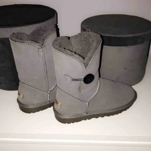  - Uggs aldrig använda.