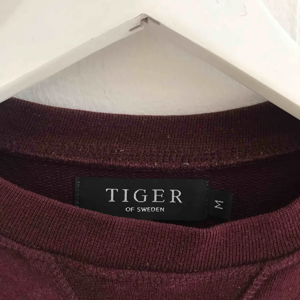 Tiger of Sweden sweatshirt i använd skick. Tröjor & Koftor.