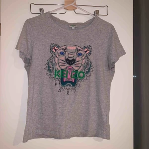  - KENZO t-shirt, nypris 950kr, använd ett fåtal gånger