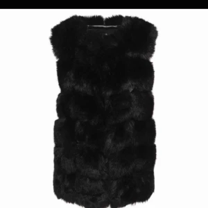  - Knappt använd, pälsväst i bra skick 